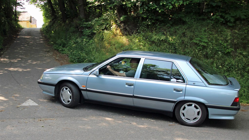 Birch og Maria Johannesen fra Græsted, kørte en flot 1. plads hjem i Touring klassen i deres meget sjældne Renault 25 fra 1991 – de fører nu mesterskabet i klassen efter tre kørte afdelinger.
(Foto: Bjarne Andersen, Aarhus Automobil Sport)